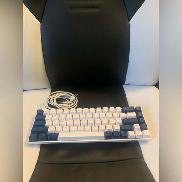 Magegee MKBox 60% Mechanical Gaming Keyboard - Picture 3 of 3